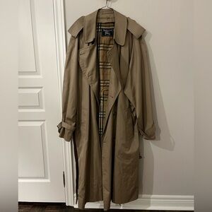 BURBERRY TRENCH COAT